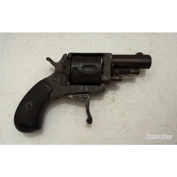 Tout juste sorti du grenier, un bulldog de calibre 320, 7 mm