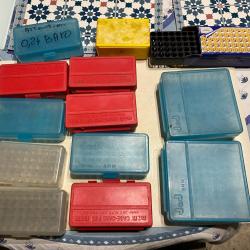 Lot boites rangement  vide sans munitions pour petit calibre