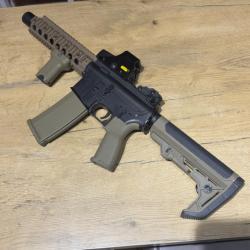 Pistolet mitrailleur Specna Arms (M4) + viseur laser holographique Swiss Arms