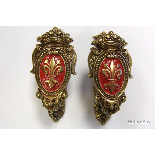 Support Mural Fleur de Lys Rouge