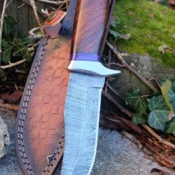 Skinner-Bowie Couteau de Chasse Damas Lame 256 Couches Manche Bois Acier Fabric Artisanale Etui Cuir