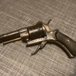 Revolver &agrave; Broche grav&eacute;