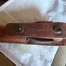 &Eacute;tui POUCH-TYPE CS34 1er mod&egrave;le avec pince du Signal Corps de L'US. ARMY - Original WW II