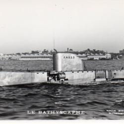 CPA - MARINE de Guerre - SOUS-MARIN " LE BATHYSCAPHE " - N&deg;3980