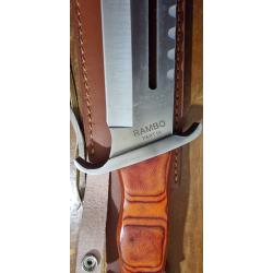 Couteau Rambo III avec &eacute;tui en cuir