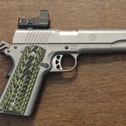 pistolet ruger 1911 45 acp avec point rouge