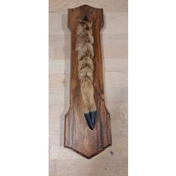 Patte de chevreuil tress&eacute;e sur socle