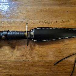 Dague b&eacute;ret rouge