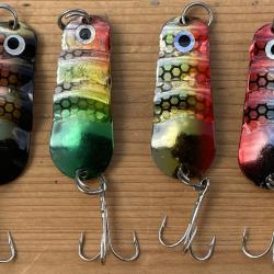 4 CUILLERES DIFFERENTES COULEURS AVEC TRIDENTS