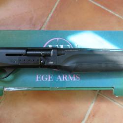 fusil semi-automatique EGE ARMS EG12 synth&eacute;tique noir 12/76 canon 71cm chokes interchangeables