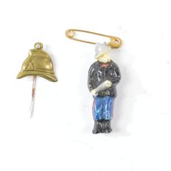 Broche &eacute;pinglette souvenir / patriotique Sapeurs Pompiers, ann&eacute;es 1930 - 1960