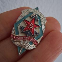 PIN'S INSIGNE DOSAAF URSS "POUR LE TRAVAIL ACTIF"