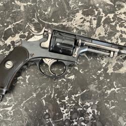 VENDS SUPERBE REVOLVER REGLEMENTAIRE SUISSE MLE 1892 PRIX 1 EURO