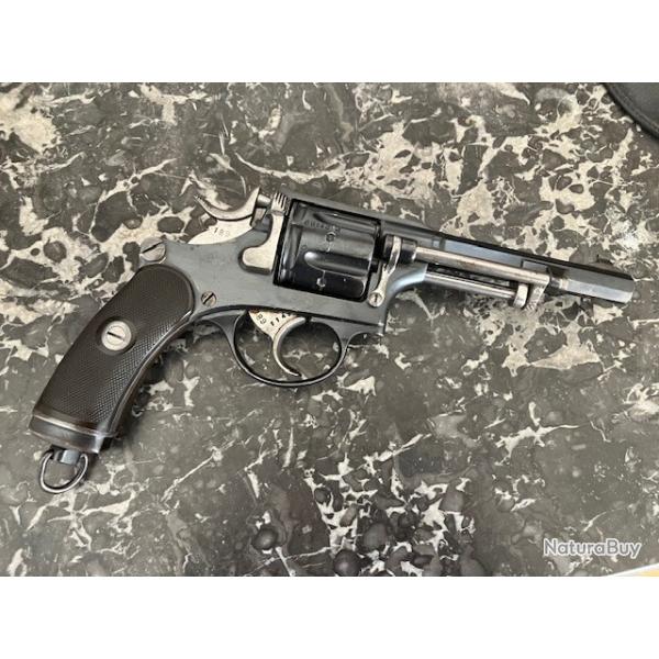 VENDS SUPERBE REVOLVER REGLEMENTAIRE SUISSE MLE 1892 PRIX 1 EURO
