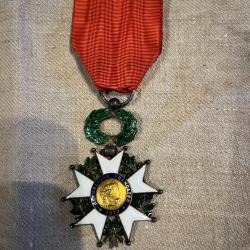 une croix de chevalier de l&eacute;gion d'honneur troisi&egrave;me r&eacute;publique
