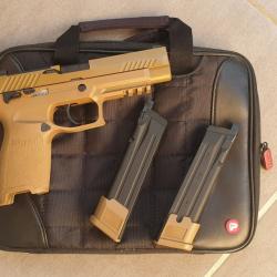 Sig Sauer - M17 + Chargeur + Viseur Laser / Lampe