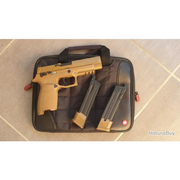 Sig Sauer - M17 + Chargeur + Viseur Laser / Lampe