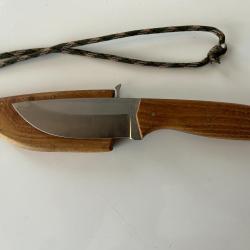 Couteau de chasse fixe en ch&ecirc;ne avec &eacute;tui de protection