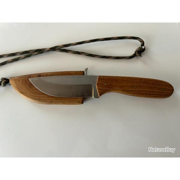 Couteau de chasse fixe en ch�ne avec �tui de protection