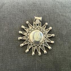 Imposant pendentif en argent - pierre