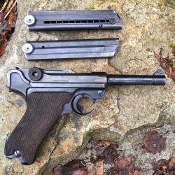 LUGER P08 1940 + 2 CHARGEURS M&Ecirc;ME NUM&Eacute;RO