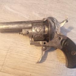 Revolver a broche E.L.G