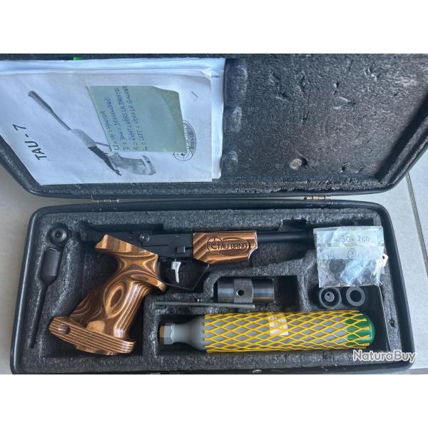 Pistolet BRNO TAU7 CO2