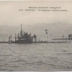 CPA - MARINE DE GUERRE - TRUITE - Torpilleur - submersible N&deg; 1275
