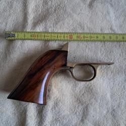 Poign&eacute;e revolver de type colt.
