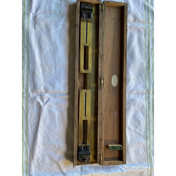 R�gle topographique alidade a pinnules repliables