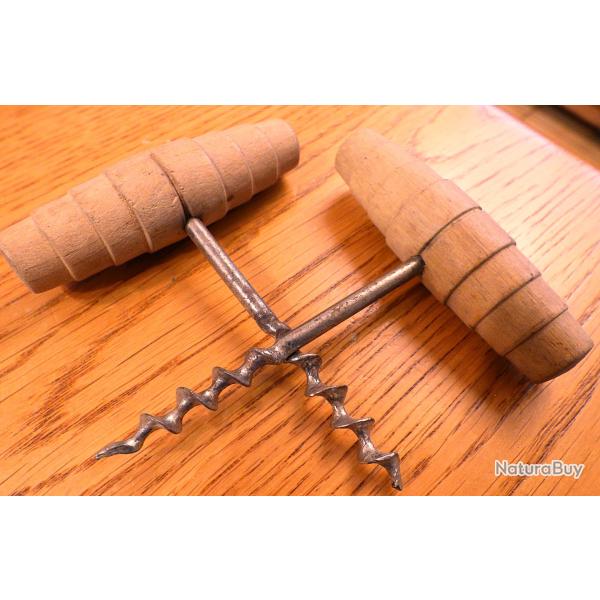 UN LOT DE 2 TIRE-BOUCHONS ANCIENS POUR COLLECTION OU POUR PLACER EN DECO DANS VOTRE CAVE A VINS