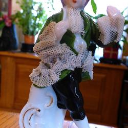 JOLIE ET ANCIENNE FIGURINE EN FA&Iuml;ENCE POUR COLLECTION OBJETS DIVERS - A PLACER SOUS VITRINE OU AUTRE