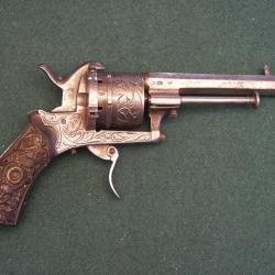 Revolver Belge &agrave; broche en superbe &eacute;tat. (A575)