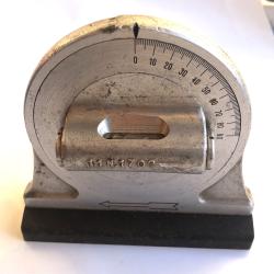 Niveau, r&eacute;glette de pointage avec 2 niveaux (dont 1 H.S.) et boite cuir d'origine