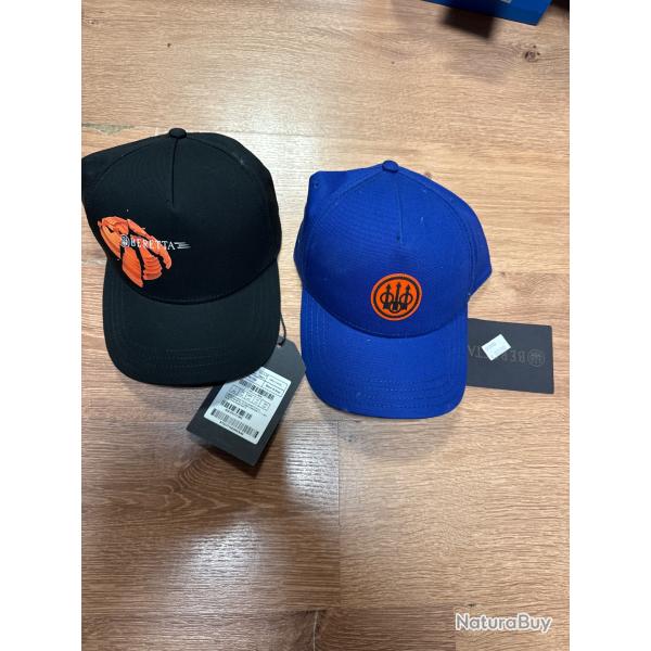 LOT DEUX CASQUETTES BERETTA NOIR ET BLEU