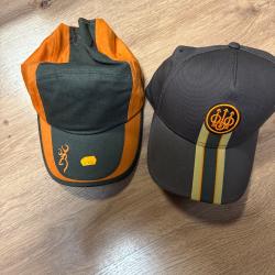 LOT DEUX CASQUETTES  UNE BERETTA ET UNE BROWNING