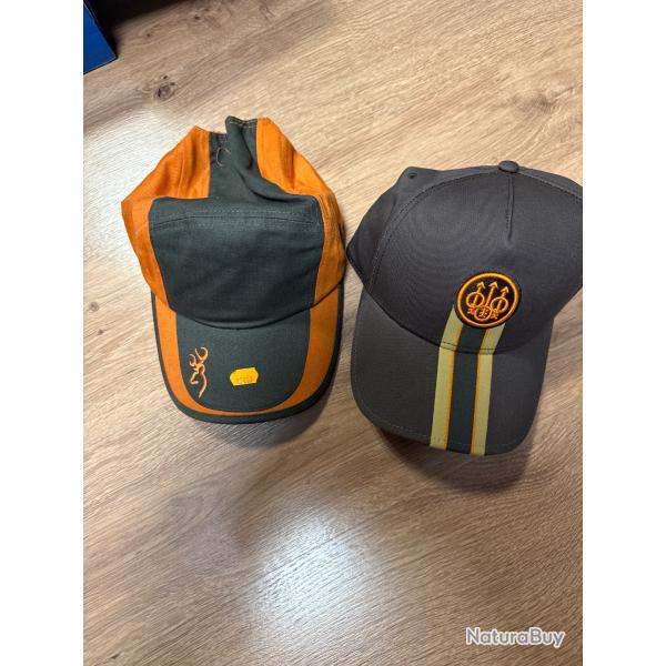 LOT DEUX CASQUETTES  UNE BERETTA ET UNE BROWNING