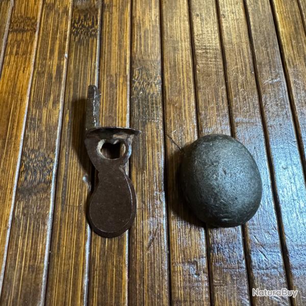 LOT PI�CES ARME A FEUX CHIEN SILEX CALOTTE PLOMB