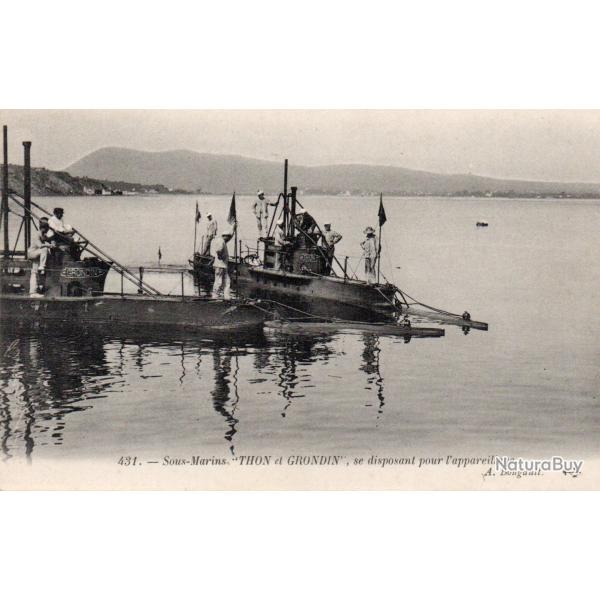 CPA - MARINE DE GUERRE - Sous-Marin " THON et GRONDIN se disposant pour l'appareillage " N�6033