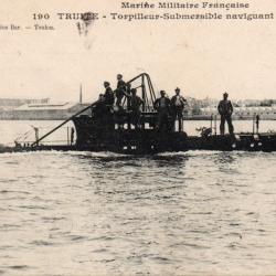 CPA - MARINE DE GUERRE - TRUITE -Torpilleur Submersible naviguant en surface " N&deg;6034