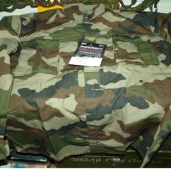 VESTE AVEC CAMOUFLAGE FEUILLAGE DE L'ARMEE FRANCAISE , TAILLE XL ,&nbsp; FABRICATION ANGLAISE ARTKIS LIMI