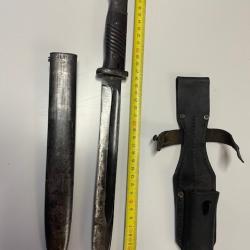 Ba&iuml;onnette Mauser 98K  43 ASW avec bronzage. Fourreau et gousset cuir grav&eacute;s