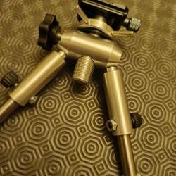 Bipied r&egrave;glable en hauteur