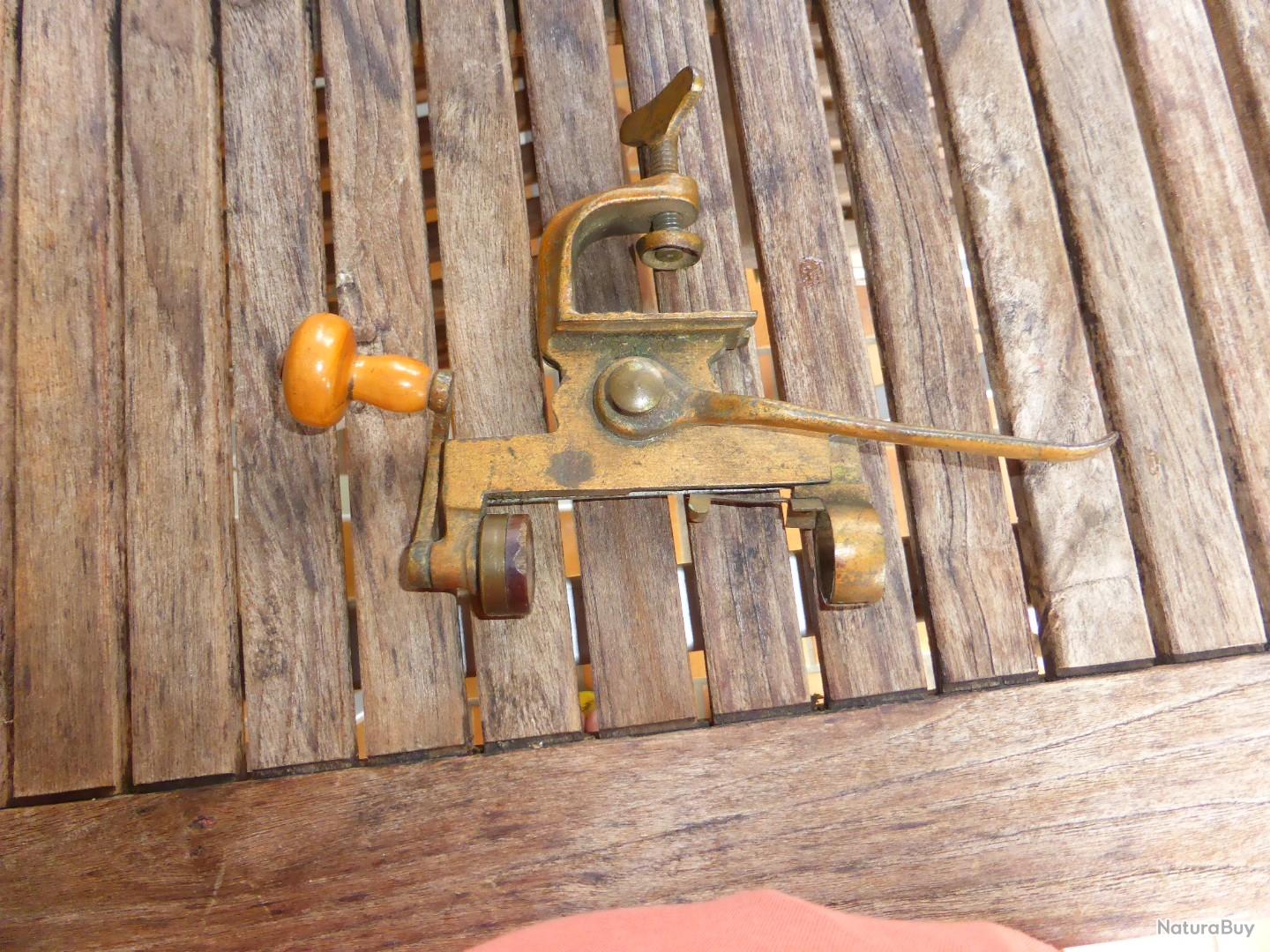 Sertisseur Ancien Pour Cartouches Calibre 16 - Métal Et Bois - France