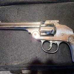 IVER JOHNSON 5 POUCES DOUBLE ACTION.