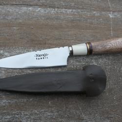 Couteau de Gaucho argentin "NAVAJO"-Tandil. Neuf. Avec son magnifique &eacute;tui cuir.