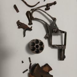 PISTOLET BULLDOG 8 mms poin&ccedil;ons d'&eacute;preuve St Etienne Cat. D