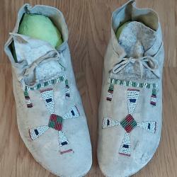 MOCASSINS ARAPAHOE INDIENS DES PLAINES / &eacute;poque 1860 -1880