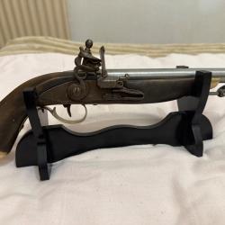 REPRODUCTION D UN PISTOLET A SILEX ,,TOWER GR,,