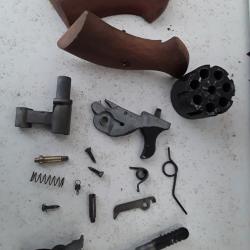 Lot de pieces revolver made in italy cal.6mm a blanc